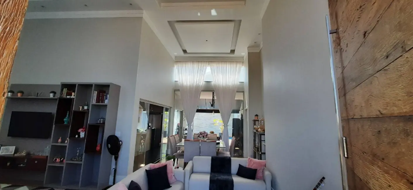 Foto 5 de Casa de Condomínio com 3 quartos à venda, 208m2 em Itapetininga - SP