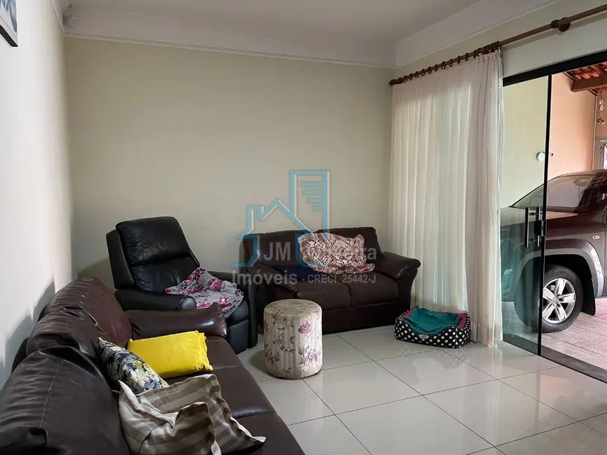 Foto 2 de Casa com 3 quartos à venda, 190m2 em Jardim Shangri-lá, Itapetininga - SP