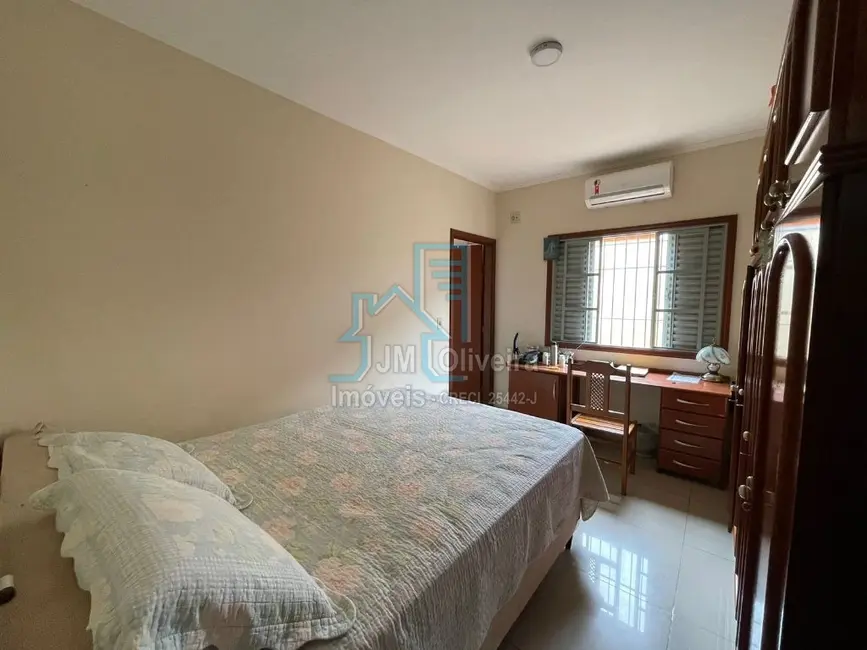 Casa com 3 quartos à venda, 190m2 em Jardim Shangri-lá, Itapetininga - SP - imagem 5 Foto 5 de Casa com 3 quartos à venda, 190m2 em Jardim Shangri-lá, Itapetininga - SP