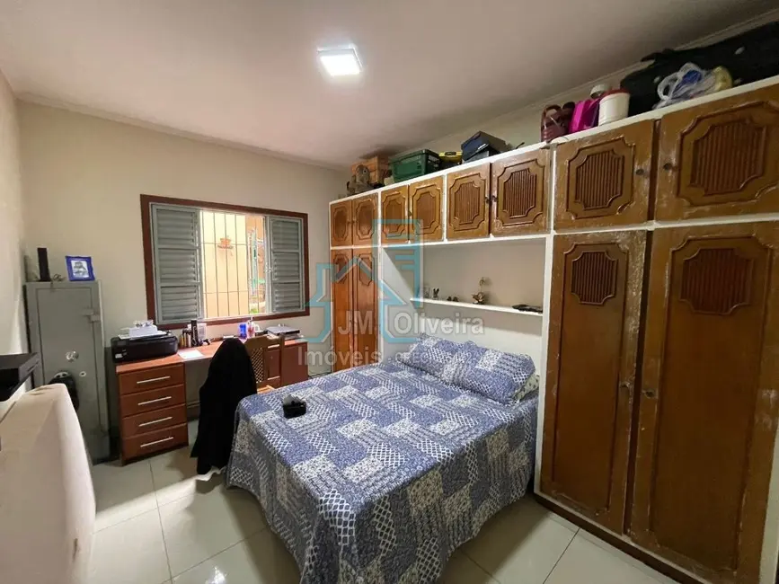 Casa com 3 quartos à venda, 190m2 em Jardim Shangri-lá, Itapetininga - SP - imagem 6 Foto 6 de Casa com 3 quartos à venda, 190m2 em Jardim Shangri-lá, Itapetininga - SP