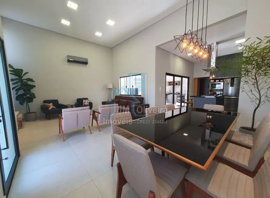 Foto 2 de Casa com 3 quartos à venda, 198m2 em Jardim Shangri-lá, Itapetininga - SP