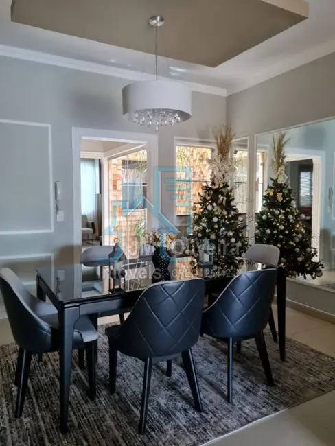 Foto 3 de Casa com 3 quartos à venda, 230m2 em Vila dos Bandeirantes, Itapetininga - SP