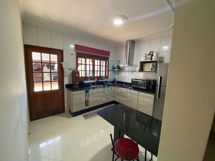 Foto 4 de Casa com 4 quartos à venda, 190m2 em Vila Carolina, Itapetininga - SP