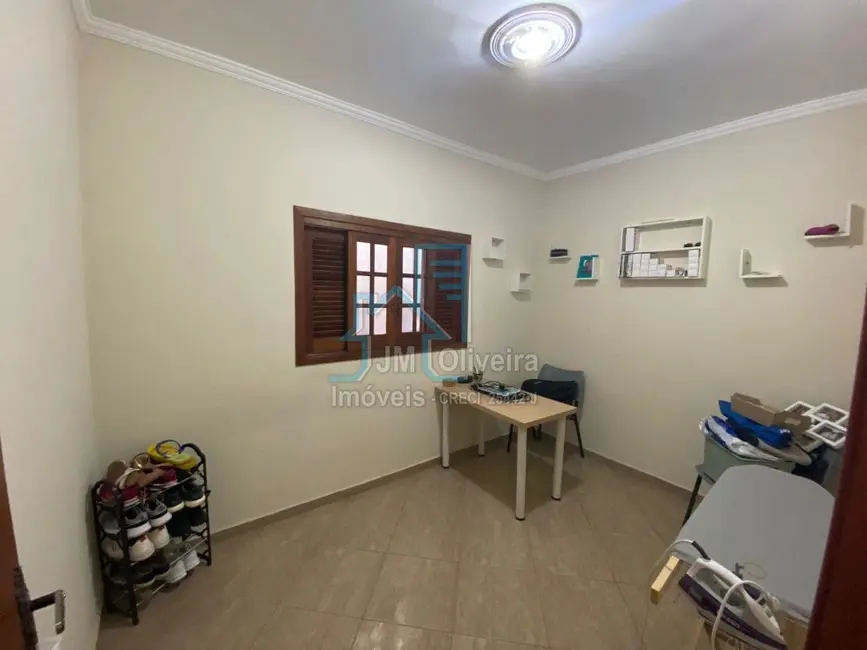 Foto 9 de Casa com 4 quartos à venda, 190m2 em Vila Carolina, Itapetininga - SP