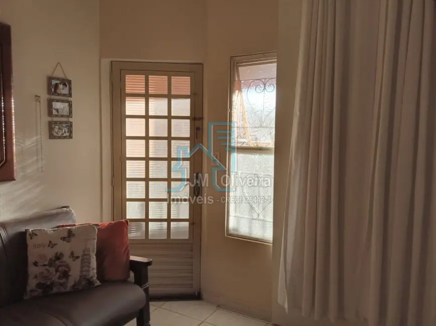 Sobrado com 3 quartos à venda, 174m2 em Vila Nastri, Itapetininga - SP - imagem 4 Foto 4 de Sobrado com 3 quartos à venda, 174m2 em Vila Nastri, Itapetininga - SP