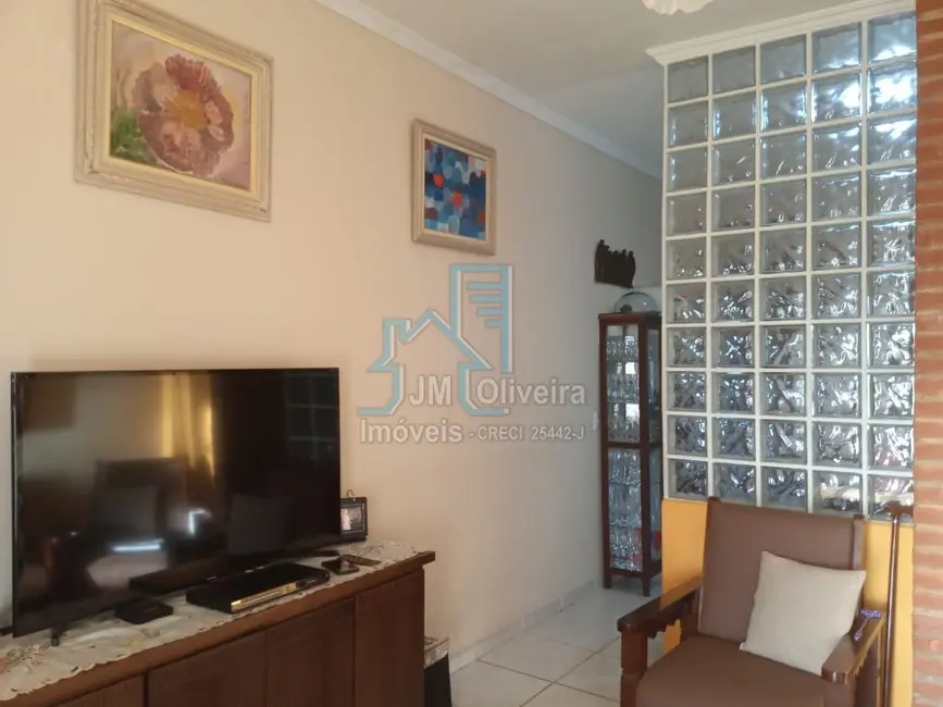 Sobrado com 3 quartos à venda, 174m2 em Vila Nastri, Itapetininga - SP - imagem 3 Foto 3 de Sobrado com 3 quartos à venda, 174m2 em Vila Nastri, Itapetininga - SP