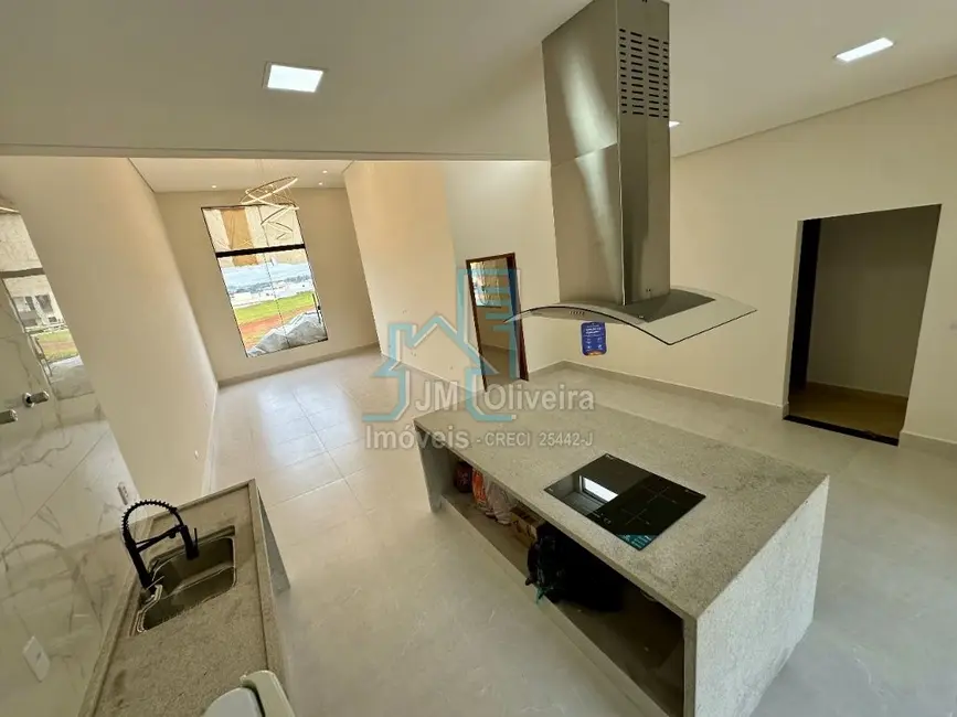 Casa de Condomínio com 3 quartos à venda, 205m2 em Itapetininga - SP - imagem 3 Foto 3 de Casa de Condomínio com 3 quartos à venda, 205m2 em Itapetininga - SP