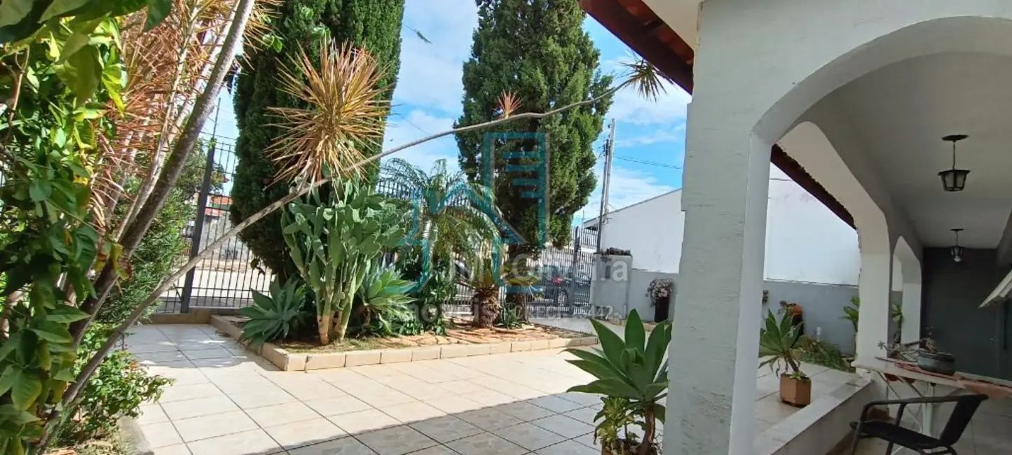 Casa com 3 quartos à venda, 480m2 em Jardim Shangri-lá, Itapetininga - SP - imagem 3 Foto 3 de Casa com 3 quartos à venda, 480m2 em Jardim Shangri-lá, Itapetininga - SP