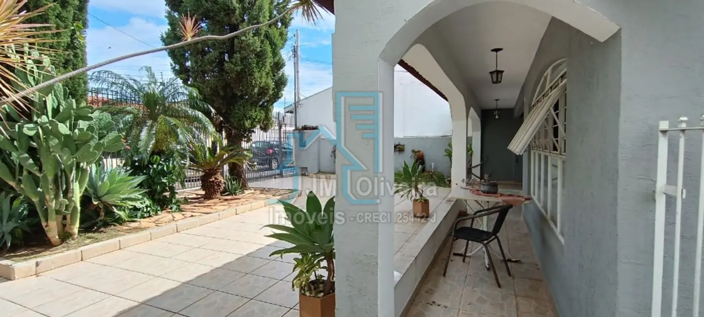 Casa com 3 quartos à venda, 480m2 em Jardim Shangri-lá, Itapetininga - SP - imagem 4 Foto 4 de Casa com 3 quartos à venda, 480m2 em Jardim Shangri-lá, Itapetininga - SP