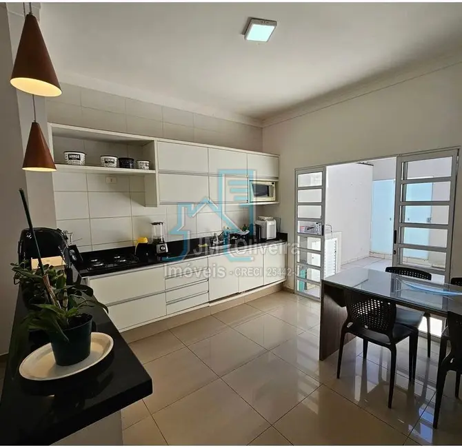 Foto 4 de Casa com 3 quartos à venda, 141m2 em Vila Nastri, Itapetininga - SP