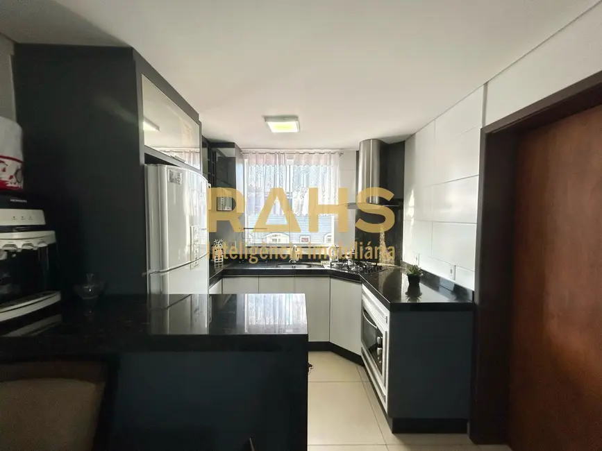Foto 2 de Apartamento com 2 quartos à venda, 61m2 em Saguaçu, Joinville - SC