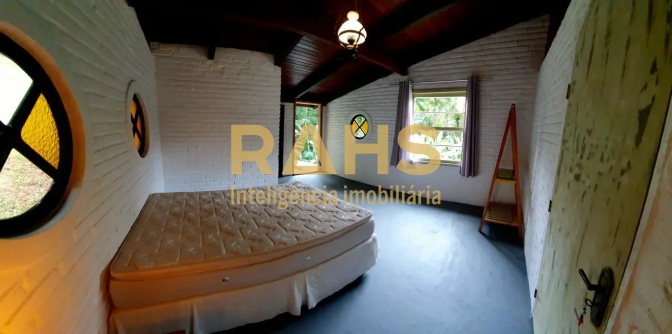 Foto 4 de Chácara com 4 quartos à venda, 250m2 em Pirabeiraba (Pirabeiraba), Joinville - SC