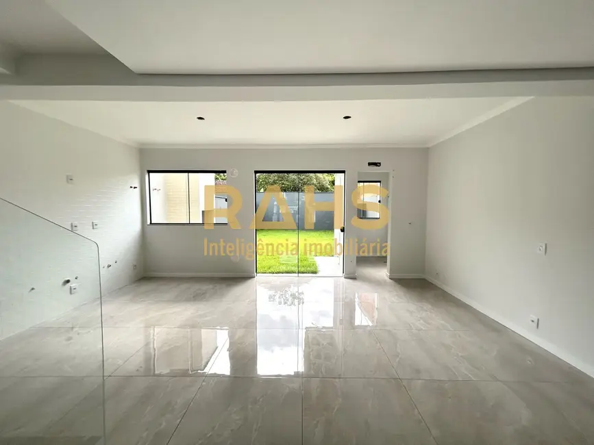 Foto 2 de Casa com 3 quartos à venda, 113m2 em Glória, Joinville - SC