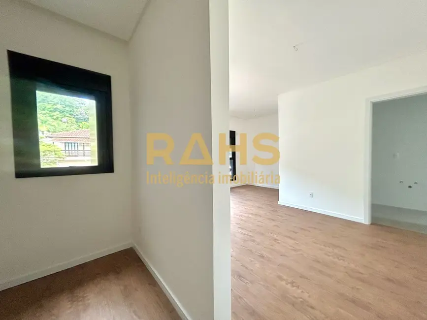 Foto 4 de Casa com 3 quartos à venda, 198m2 em Glória, Joinville - SC