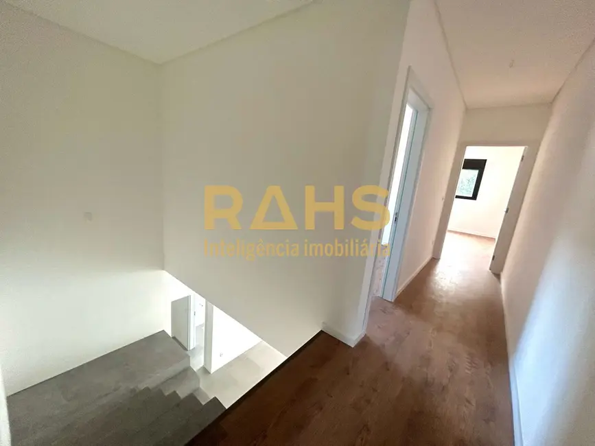 Foto 3 de Casa com 3 quartos à venda, 198m2 em Glória, Joinville - SC