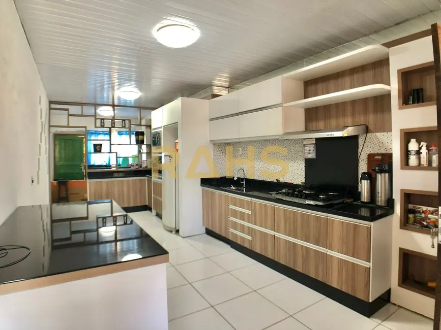 Foto 3 de Casa com 2 quartos à venda, 221m2 em Itaum, Joinville - SC