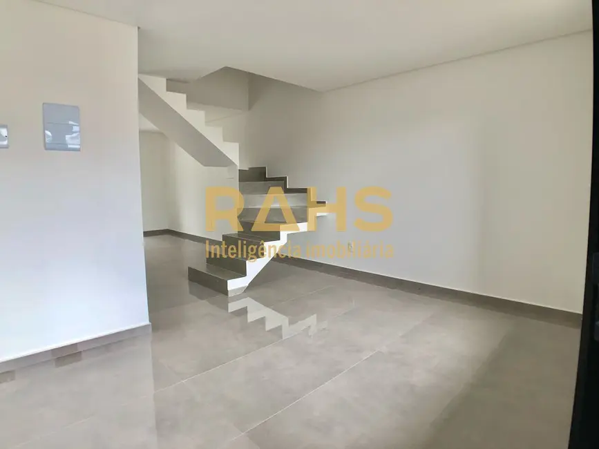 Foto 9 de Casa com 2 quartos à venda, 81m2 em Glória, Joinville - SC