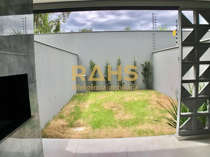 Foto 3 de Casa com 2 quartos à venda, 81m2 em Glória, Joinville - SC