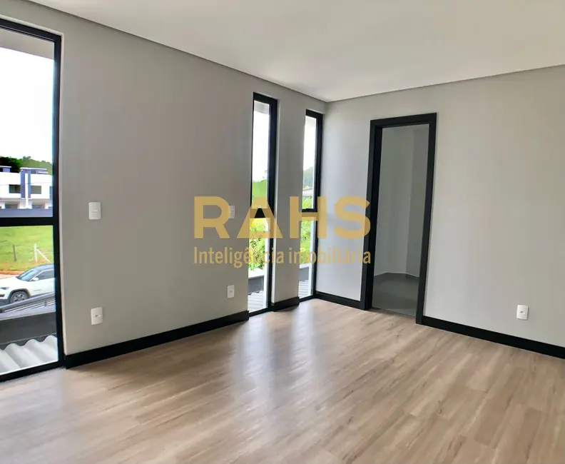 Foto 3 de Casa com 3 quartos à venda, 160m2 em Glória, Joinville - SC