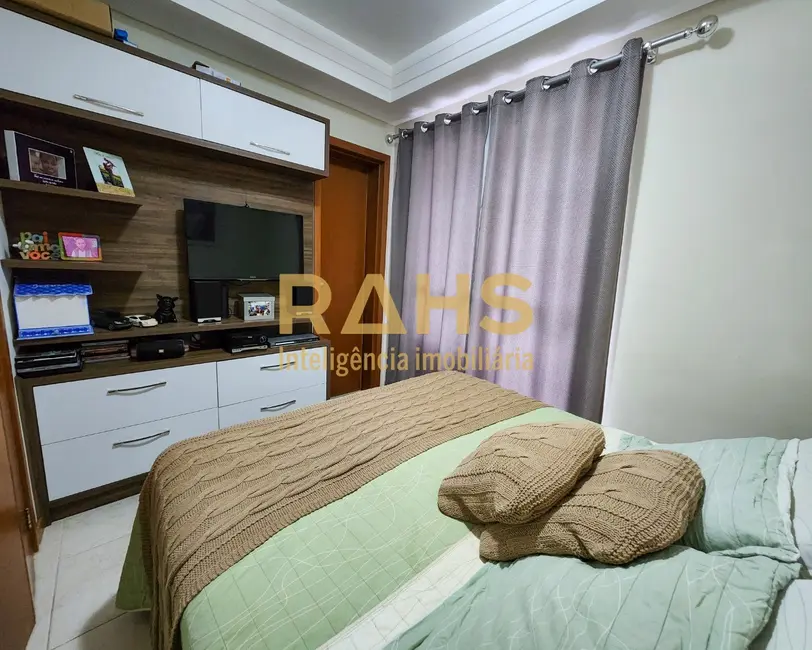 Foto 2 de Apartamento com 2 quartos à venda, 64m2 em Santo Antônio, Joinville - SC