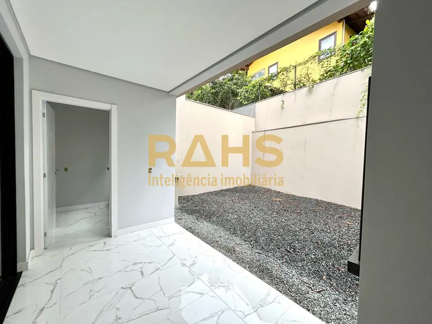 Casa com 3 quartos à venda, 160m2 em América, Joinville - SC - imagem 3 Foto 3 de Casa com 3 quartos à venda, 160m2 em América, Joinville - SC