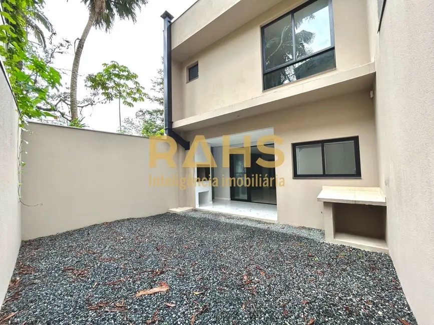 Casa com 3 quartos à venda, 160m2 em América, Joinville - SC - imagem 4 Foto 4 de Casa com 3 quartos à venda, 160m2 em América, Joinville - SC