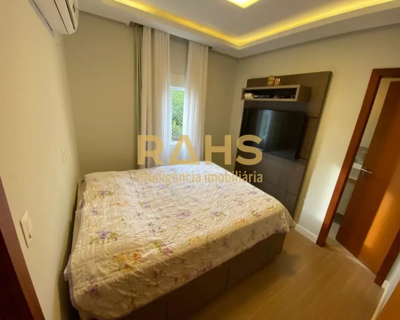 Foto 6 de Apartamento com 2 quartos à venda, 71m2 em Santo Antônio, Joinville - SC