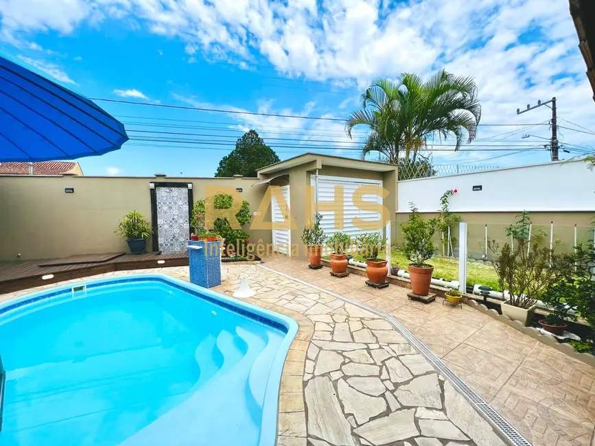 Foto 1 de Casa com 3 quartos à venda, 267m2 em Boa Vista, Joinville - SC