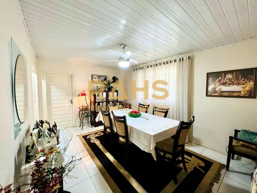 Foto 8 de Casa com 3 quartos à venda, 267m2 em Boa Vista, Joinville - SC