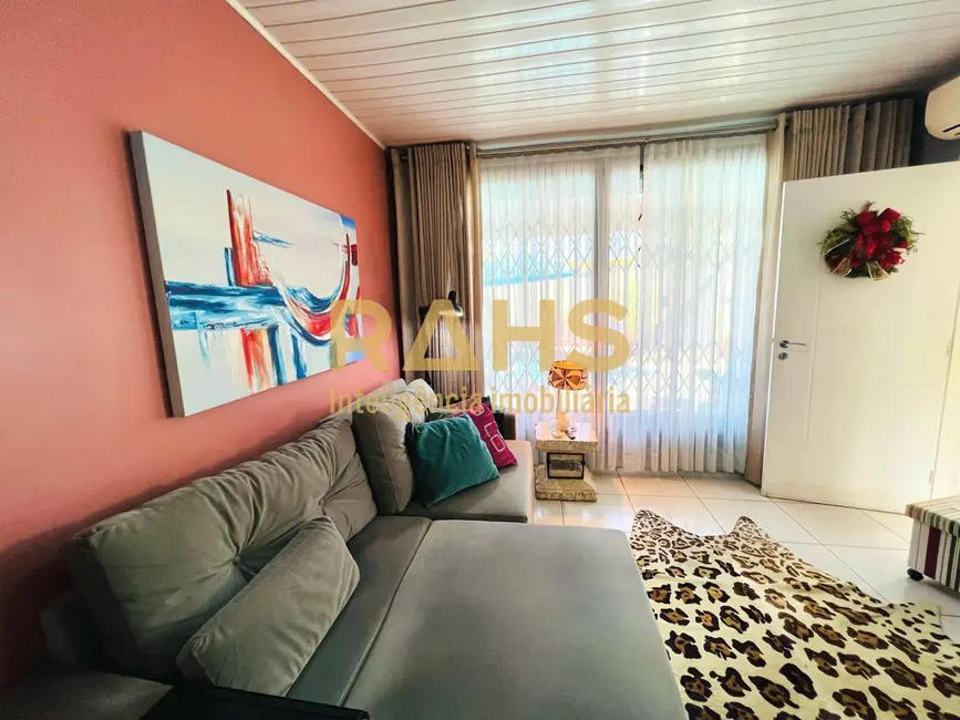 Foto 6 de Casa com 3 quartos à venda, 267m2 em Boa Vista, Joinville - SC