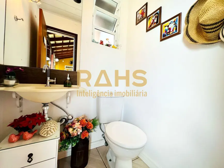 Foto 4 de Casa com 3 quartos à venda, 267m2 em Boa Vista, Joinville - SC