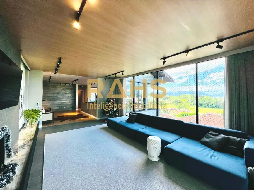 Casa com 3 quartos à venda, 294m2 em América, Joinville - SC - imagem 7 Foto 7 de Casa com 3 quartos à venda, 294m2 em América, Joinville - SC