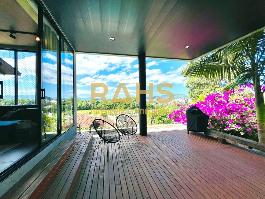 Casa com 3 quartos à venda, 294m2 em América, Joinville - SC - imagem 9 Foto 9 de Casa com 3 quartos à venda, 294m2 em América, Joinville - SC
