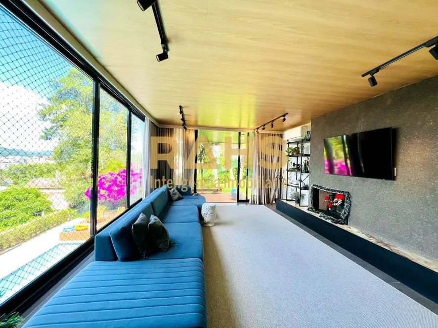 Casa com 3 quartos à venda, 294m2 em América, Joinville - SC - imagem 5 Foto 5 de Casa com 3 quartos à venda, 294m2 em América, Joinville - SC