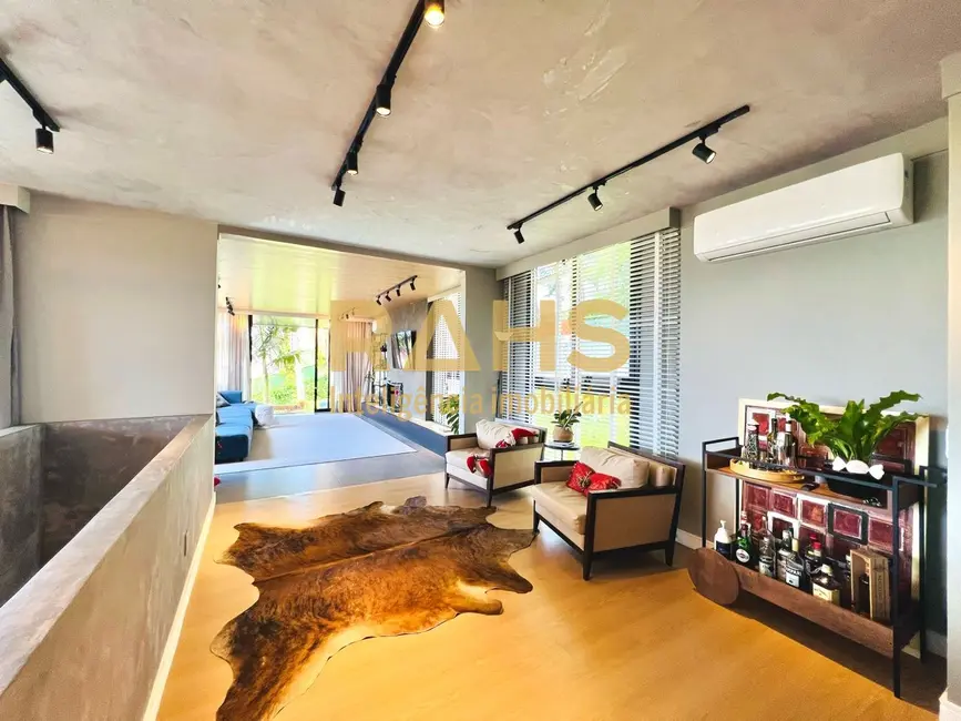 Casa com 3 quartos à venda, 294m2 em América, Joinville - SC - imagem 3 Foto 3 de Casa com 3 quartos à venda, 294m2 em América, Joinville - SC