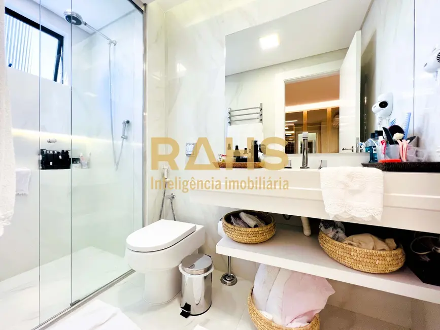 Apartamento com 3 quartos à venda, 199m2 em Atiradores, Joinville - SC - imagem 6 Foto 6 de Apartamento com 3 quartos à venda, 199m2 em Atiradores, Joinville - SC