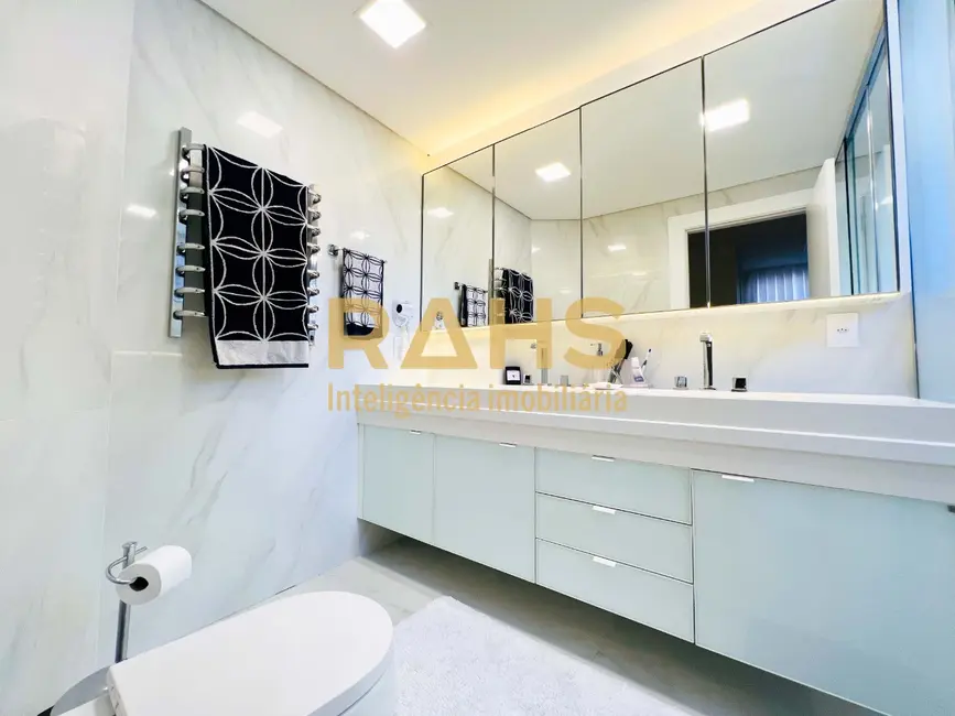 Apartamento com 3 quartos à venda, 199m2 em Atiradores, Joinville - SC - imagem 9 Foto 9 de Apartamento com 3 quartos à venda, 199m2 em Atiradores, Joinville - SC