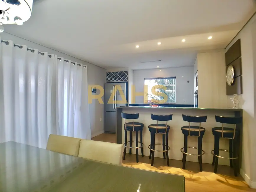 Casa com 3 quartos à venda, 173m2 em Iririú, Joinville - SC - imagem 4 Foto 4 de Casa com 3 quartos à venda, 173m2 em Iririú, Joinville - SC