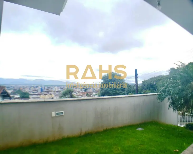 Casa com 3 quartos à venda, 173m2 em Iririú, Joinville - SC - imagem 9 Foto 9 de Casa com 3 quartos à venda, 173m2 em Iririú, Joinville - SC