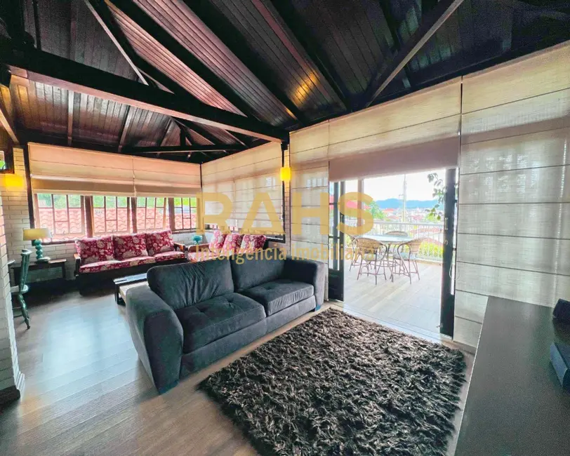 Casa com 3 quartos à venda, 168m2 em Aventureiro, Joinville - SC - imagem 8 Foto 8 de Casa com 3 quartos à venda, 168m2 em Aventureiro, Joinville - SC