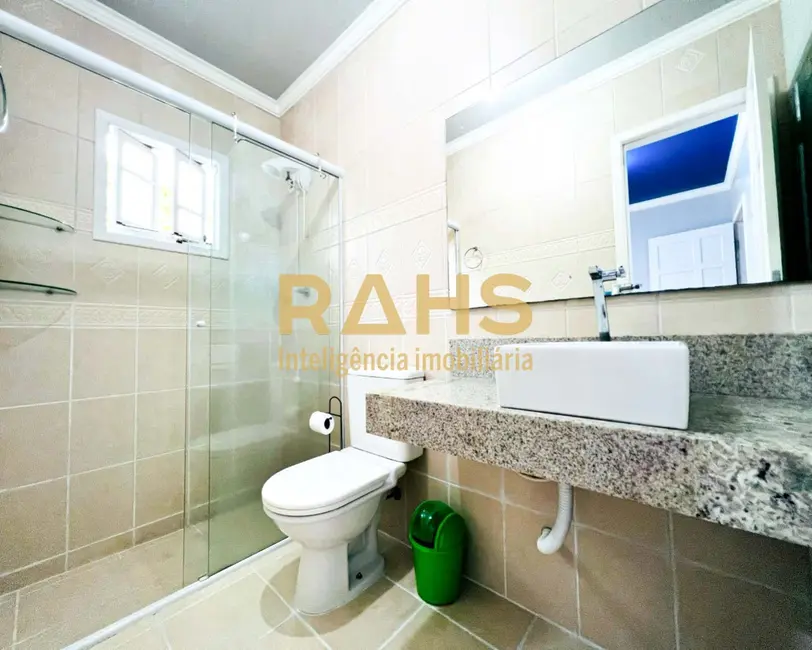 Casa com 3 quartos à venda, 168m2 em Aventureiro, Joinville - SC - imagem 3 Foto 3 de Casa com 3 quartos à venda, 168m2 em Aventureiro, Joinville - SC