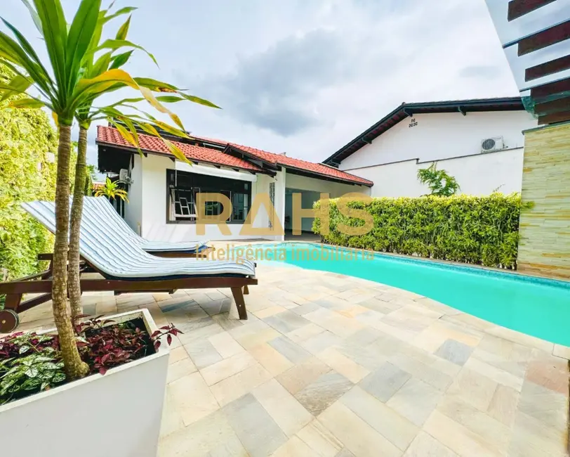Foto 1 de Casa com 3 quartos à venda, 168m2 em Aventureiro, Joinville - SC