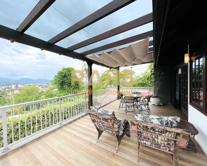 Foto 17 de Casa com 3 quartos à venda, 168m2 em Aventureiro, Joinville - SC
