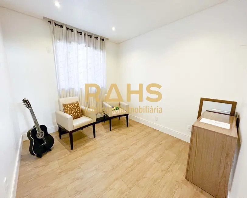 Casa com 2 quartos à venda, 330m2 em Iririú, Joinville - SC - imagem 4 Foto 4 de Casa com 2 quartos à venda, 330m2 em Iririú, Joinville - SC