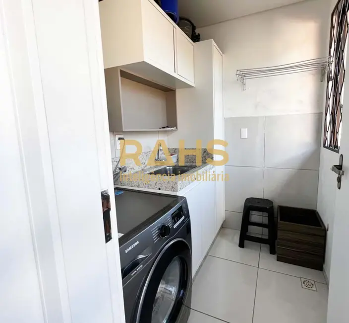 Casa com 2 quartos à venda, 330m2 em Iririú, Joinville - SC - imagem 8 Foto 8 de Casa com 2 quartos à venda, 330m2 em Iririú, Joinville - SC