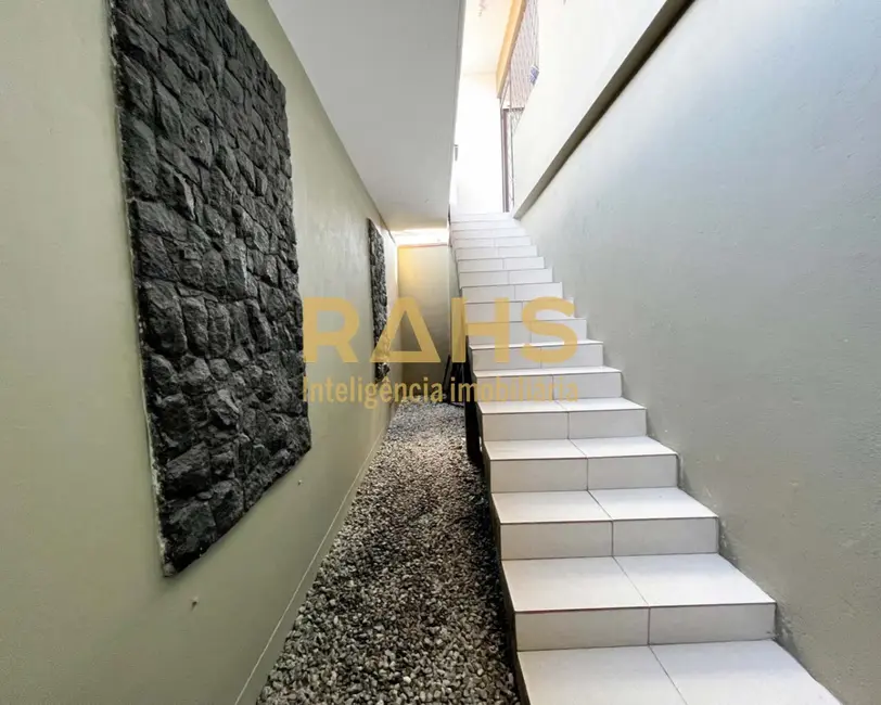 Casa com 2 quartos à venda, 330m2 em Iririú, Joinville - SC - imagem 9 Foto 9 de Casa com 2 quartos à venda, 330m2 em Iririú, Joinville - SC