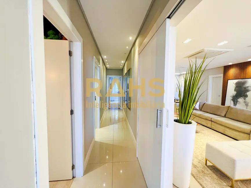 Foto 3 de Apartamento com 4 quartos à venda, 251m2 em Atiradores, Joinville - SC