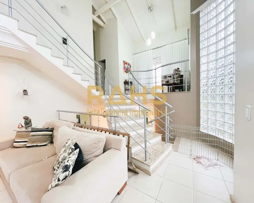 Foto 4 de Casa com 4 quartos à venda, 226m2 em Costa e Silva, Joinville - SC