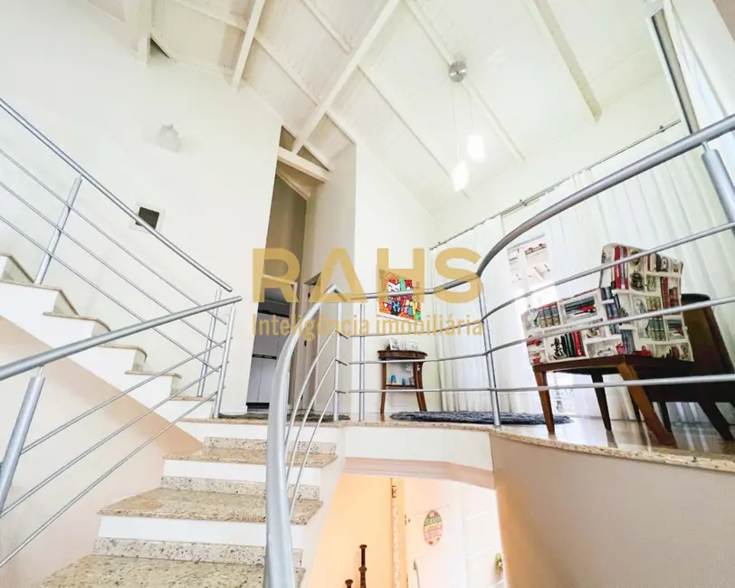 Foto 9 de Casa com 4 quartos à venda, 226m2 em Costa e Silva, Joinville - SC