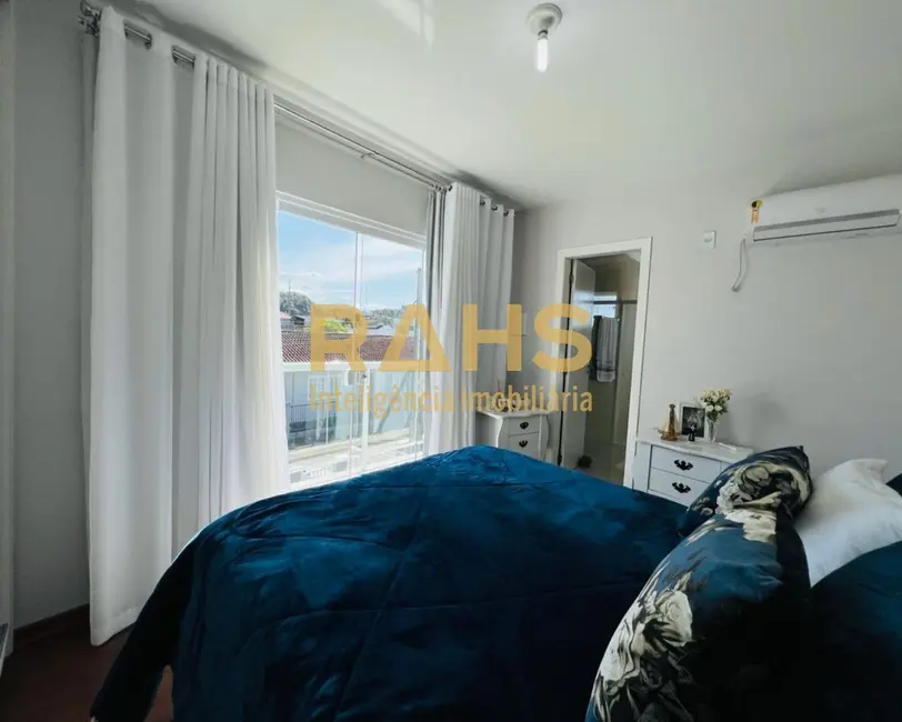 Foto 4 de Casa com 3 quartos à venda, 176m2 em Bom Retiro, Joinville - SC